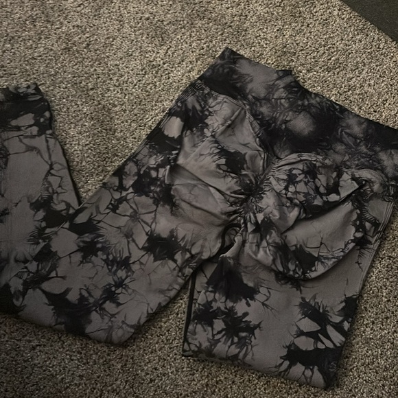 Yeoreo Butt Scrunch Tie Dye Leggings - Picture 3 of 4